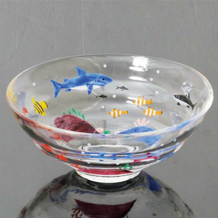 茶道具 平茶碗（ひらちゃわん） ガラス平茶碗 海の日 【耐熱】 松本 明日香 抹茶茶碗は茶の湯文化である表千家・裏千家の茶道具や抹茶を専門に扱う千紀園（せんきえん）が通販で販売しています。茶会また初心者向けのお稽古用にご利用いただける抹茶碗です。贈り物・ギフトにも人気です。