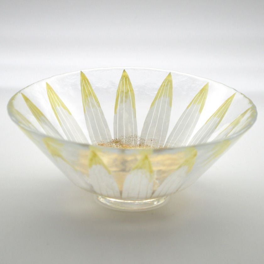 茶道具 平茶碗（ひらちゃわん） 平茶碗 義山 向日葵 （超耐熱） 山岡 善高 抹茶茶碗は茶の湯文化である表千家・裏千家の茶道具や抹茶を専門に扱う千紀園（せんきえん）が通販で販売しています。茶会また初心者向けのお稽古用にご利用いただける抹茶碗です。贈り物・ギフトにも人気です。