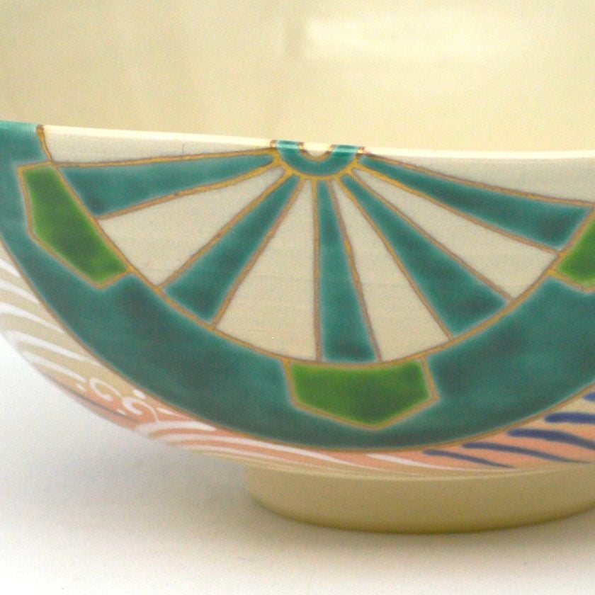 茶道具 平茶碗（ひらちゃわん） 平茶碗 波車 巌窯 抹茶茶碗は茶の湯文化である表千家・裏千家の茶道具や抹茶を専門に扱う千紀園（せんきえん）が通販で販売しています。茶会また初心者向けのお稽古用にご利用いただける抹茶碗です。贈り物・ギフトにも人気です。