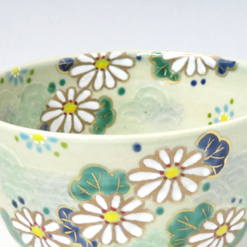 茶道具 抹茶茶碗（まっちゃちゃわん） 茶碗 色絵 青海波に菊 東山 深山 抹茶茶碗は茶の湯文化である表千家・裏千家の茶道具や抹茶を専門に扱う千紀園（せんきえん）が通販で販売しています。茶会また初心者向けのお稽古用にご利用いただける抹茶碗です。贈り物・ギフトにも人気です。