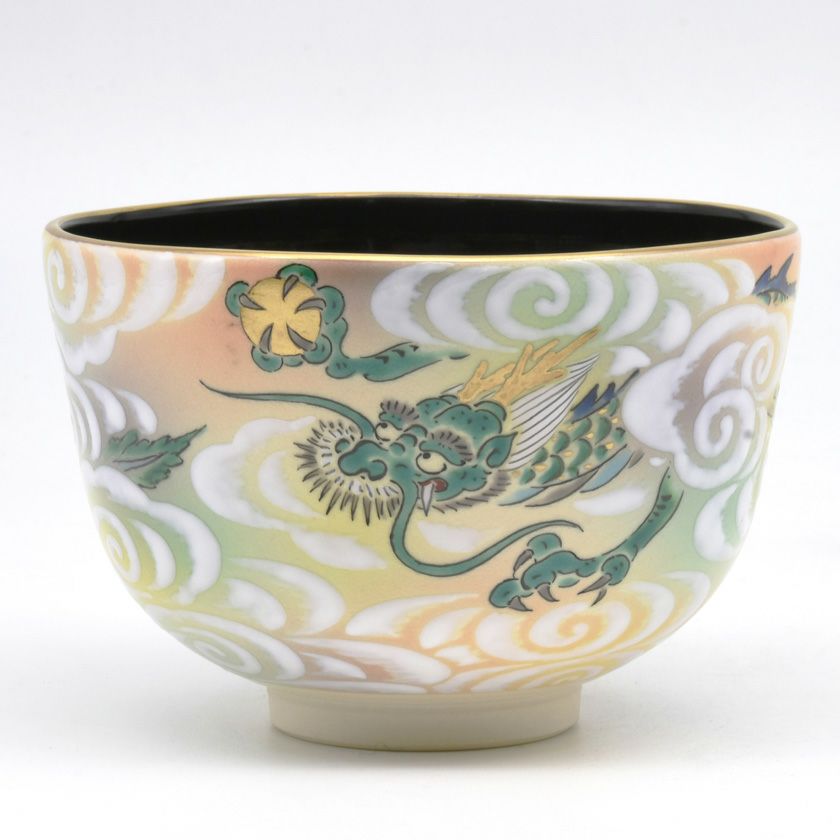 茶道具 抹茶茶碗（まっちゃちゃわん） 茶碗 内黒 雲龍紋 中村 秋峰 干支 辰（たつ、タツ、龍、竜） 抹茶茶碗は茶の湯文化である表千家・裏千家の茶道具や抹茶を専門に扱う千紀園（せんきえん）が通販で販売しています。茶会また初心者向けのお稽古用にご利用いただける抹茶碗です。贈り物・ギフトにも人気です。