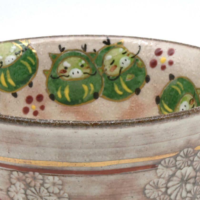 茶道具 抹茶茶碗（まっちゃちゃわん） 茶碗 花三島 辰だるま 水出 宋絢 干支 辰（たつ、タツ、龍、竜） 抹茶茶碗は茶の湯文化である表千家・裏千家の茶道具や抹茶を専門に扱う千紀園（せんきえん）が通販で販売しています。茶会また初心者向けのお稽古用にご利用いただける抹茶碗です。贈り物・ギフトにも人気です。