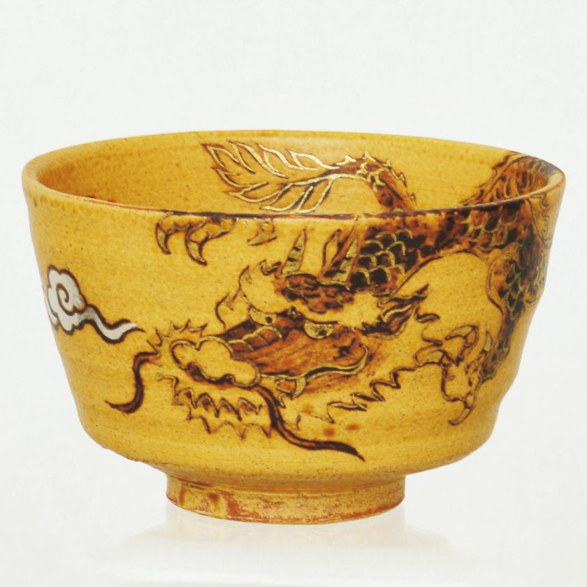 茶道具 抹茶茶碗（まっちゃちゃわん） 茶碗 伊羅保 龍 新井 京華 干支 辰（たつ 龍 竜 りゅう） 抹茶茶碗は茶の湯文化である表千家・裏千家の茶道具や抹茶を専門に扱う千紀園（せんきえん）が通販で販売しています。茶会また初心者向けのお稽古用にご利用いただける抹茶碗です。贈り物・ギフトにも人気です。