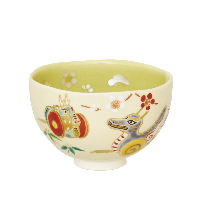 茶道具 抹茶茶碗（まっちゃちゃわん） 茶碗 掛分色絵 干支玩具（辰） 新井 京華 干支 辰（たつ 龍 竜 りゅう） 抹茶茶碗は茶の湯文化である表千家・裏千家の茶道具や抹茶を専門に扱う千紀園（せんきえん）が通販で販売しています。茶会また初心者向けのお稽古用にご利用いただける抹茶碗です。贈り物・ギフトにも人気です。