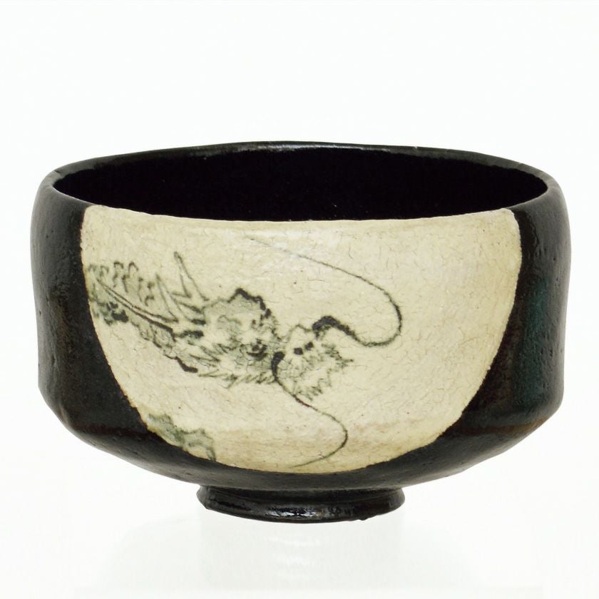 茶道具 楽茶碗（らくちゃわん） 茶碗 黒楽 龍 松楽窯 干支 辰（たつ 龍 竜 りゅう） 抹茶茶碗は茶の湯文化である表千家・裏千家の茶道具や抹茶を専門に扱う千紀園（せんきえん）が通販で販売しています。茶会また初心者向けのお稽古用にご利用いただける抹茶碗です。贈り物・ギフトにも人気です。