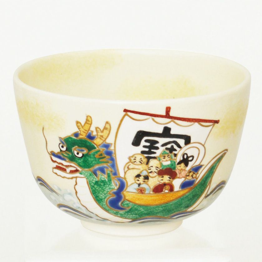 茶道具 抹茶茶碗（まっちゃちゃわん） 茶碗 色絵 龍頭船に七福神 加藤 永山 干支 辰（たつ 龍 竜 りゅう） 抹茶茶碗は茶の湯文化である表千家・裏千家の茶道具や抹茶を専門に扱う千紀園（せんきえん）が通販で販売しています。茶会また初心者向けのお稽古用にご利用いただける抹茶碗です。贈り物・ギフトにも人気です。