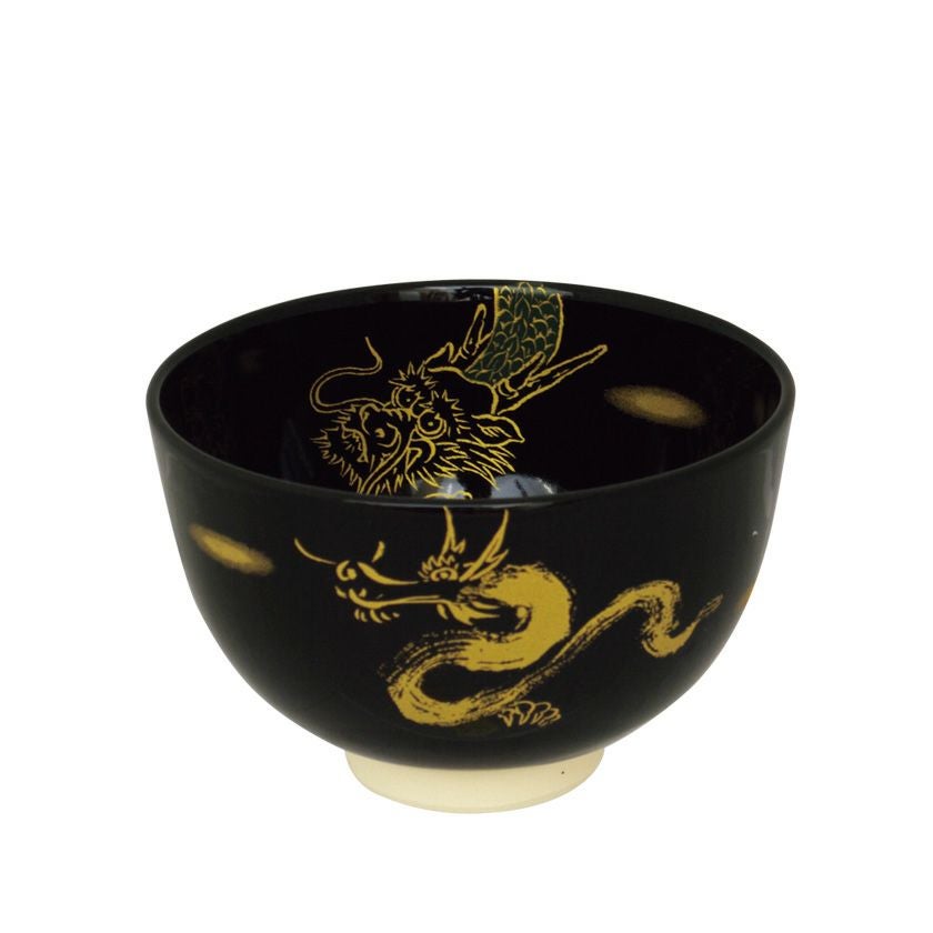 茶道具 抹茶茶碗（まっちゃちゃわん） 茶碗 黒釉 龍 栄山 干支 辰（たつ 龍 竜 りゅう） 抹茶茶碗は茶の湯文化である表千家・裏千家の茶道具や抹茶を専門に扱う千紀園（せんきえん）が通販で販売しています。茶会また初心者向けのお稽古用にご利用いただける抹茶碗です。贈り物・ギフトにも人気です。