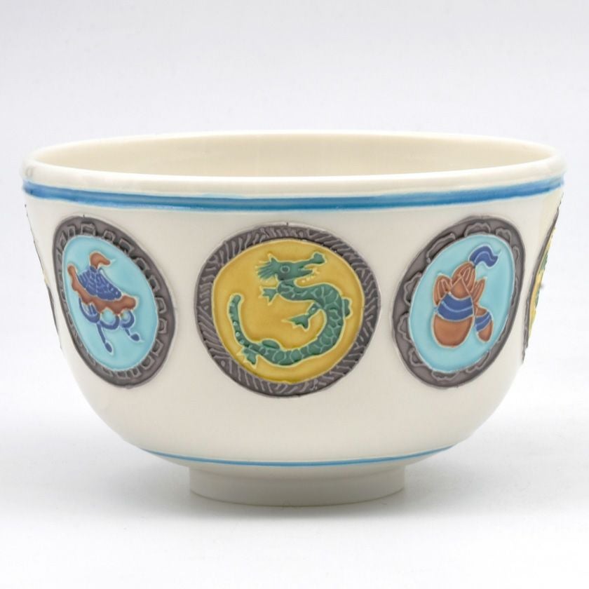 茶道具 抹茶茶碗（まっちゃちゃわん） 茶碗 交趾 龍宝尽 丸紋 中村 翠嵐 干支 辰（たつ 龍 竜 りゅう） 抹茶茶碗は茶の湯文化である表千家・裏千家の茶道具や抹茶を専門に扱う千紀園（せんきえん）が通販で販売しています。茶会また初心者向けのお稽古用にご利用いただける抹茶碗です。贈り物・ギフトにも人気です。