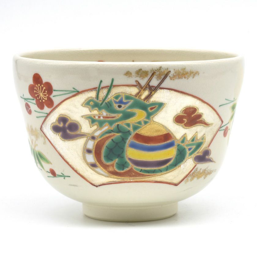茶道具 抹茶茶碗（まっちゃちゃわん） 茶碗 地紙 玩具 辰 杣山 契月 干支 辰（たつ 龍 竜 りゅう） 抹茶茶碗は茶の湯文化である表千家・裏千家の茶道具や抹茶を専門に扱う千紀園（せんきえん）が通販で販売しています。茶会また初心者向けのお稽古用にご利用いただける抹茶碗です。贈り物・ギフトにも人気です。
