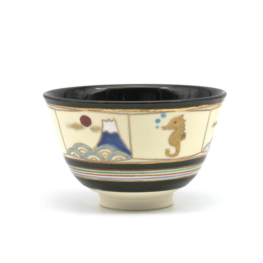 茶道具 抹茶茶碗（まっちゃちゃわん） 茶碗 黒仁清 窓絵 辰 三宝 燐光窯 干支 辰（たつ 龍 竜 りゅう） 抹茶茶碗は茶の湯文化である表千家・裏千家の茶道具や抹茶を専門に扱う千紀園（せんきえん）が通販で販売しています。茶会また初心者向けのお稽古用にご利用いただける抹茶碗です。贈り物・ギフトにも人気です。