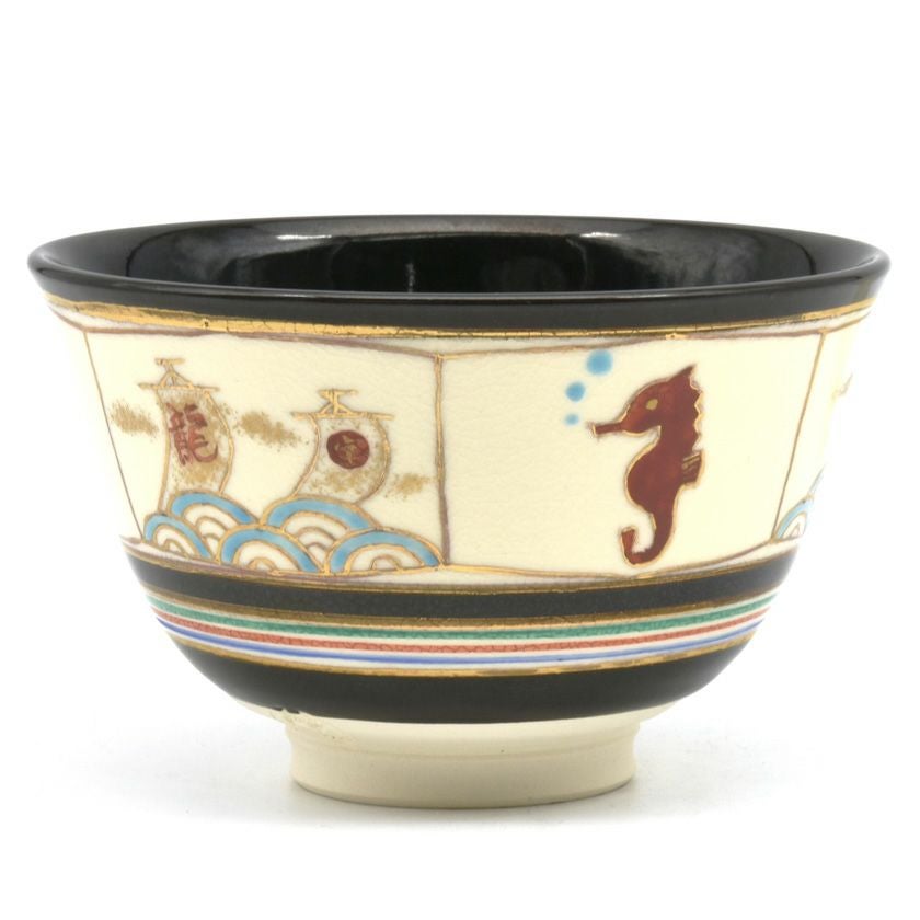 茶道具 抹茶茶碗（まっちゃちゃわん） 茶碗 黒仁清 窓絵 辰 三宝 燐光窯 干支 辰（たつ 龍 竜 りゅう） 抹茶茶碗は茶の湯文化である表千家・裏千家の茶道具や抹茶を専門に扱う千紀園（せんきえん）が通販で販売しています。茶会また初心者向けのお稽古用にご利用いただける抹茶碗です。贈り物・ギフトにも人気です。