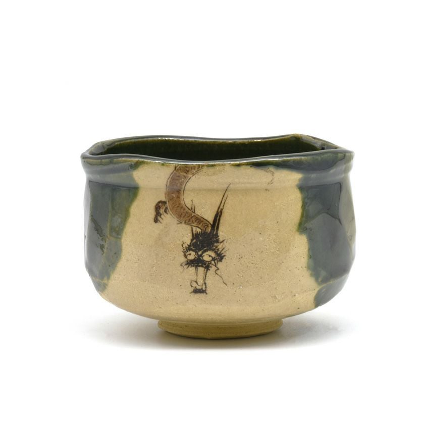 茶道具 抹茶茶碗（まっちゃちゃわん） 茶碗 織部 若冲写 龍 初見 裕 干支 辰（たつ 龍 竜 りゅう） 抹茶茶碗は茶の湯文化である表千家・裏千家の茶道具や抹茶を専門に扱う千紀園（せんきえん）が通販で販売しています。茶会また初心者向けのお稽古用にご利用いただける抹茶碗です。贈り物・ギフトにも人気です。