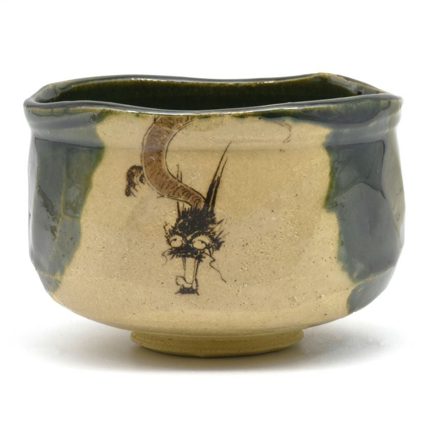 茶道具 抹茶茶碗（まっちゃちゃわん） 茶碗 織部 若冲写 龍 初見 裕 干支 辰（たつ 龍 竜 りゅう） 抹茶茶碗は茶の湯文化である表千家・裏千家の茶道具や抹茶を専門に扱う千紀園（せんきえん）が通販で販売しています。茶会また初心者向けのお稽古用にご利用いただける抹茶碗です。贈り物・ギフトにも人気です。