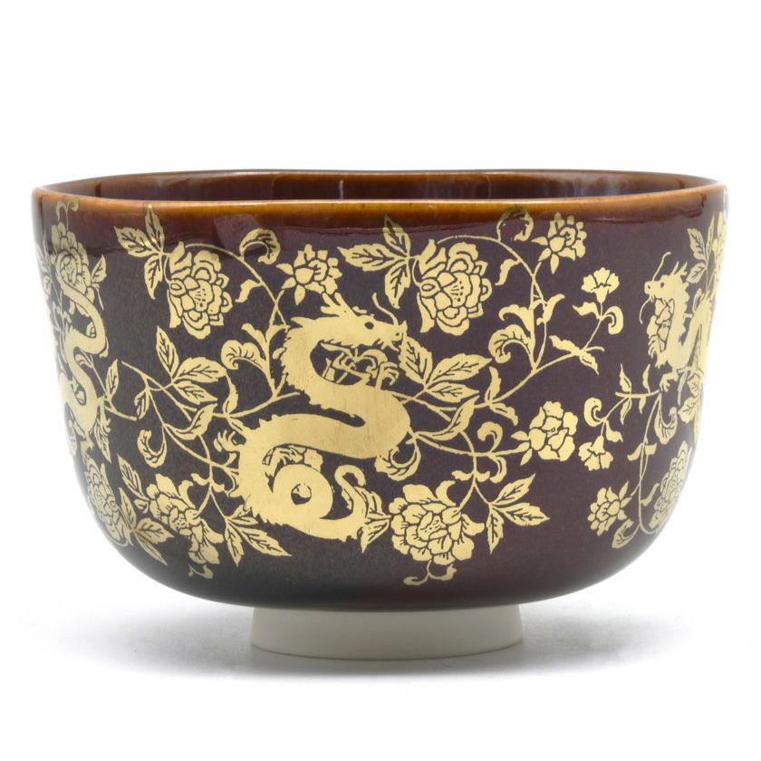 茶道具 抹茶茶碗（まっちゃちゃわん） 茶碗 飴釉 正倉院花唐草 龍 花月窯 干支 辰（たつ 龍 竜 りゅう） 抹茶茶碗は茶の湯文化である表千家・裏千家の茶道具や抹茶を専門に扱う千紀園（せんきえん）が通販で販売しています。茶会また初心者向けのお稽古用にご利用いただける抹茶碗です。贈り物・ギフトにも人気です。