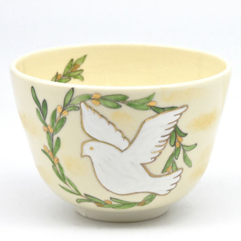 茶道具 抹茶茶碗（まっちゃちゃわん） 茶碗 平和のシンボル 加藤 永真 御題（勅題）「和」 抹茶茶碗は茶の湯文化である表千家・裏千家の茶道具や抹茶を専門に扱う千紀園（せんきえん）が通販で販売しています。茶会また初心者向けのお稽古用にご利用いただける抹茶碗です。贈り物・ギフトにも人気です。