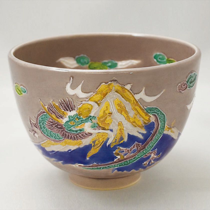 茶道具 抹茶茶碗（まっちゃちゃわん） 交趾茶碗 富士に龍 利昇窯 干支 辰（たつ、タツ、龍、竜） 抹茶茶碗は茶の湯文化である表千家・裏千家の茶道具や抹茶を専門に扱う千紀園（せんきえん）が通販で販売しています。茶会また初心者向けのお稽古用にご利用いただける抹茶碗です。贈り物・ギフトにも人気です。