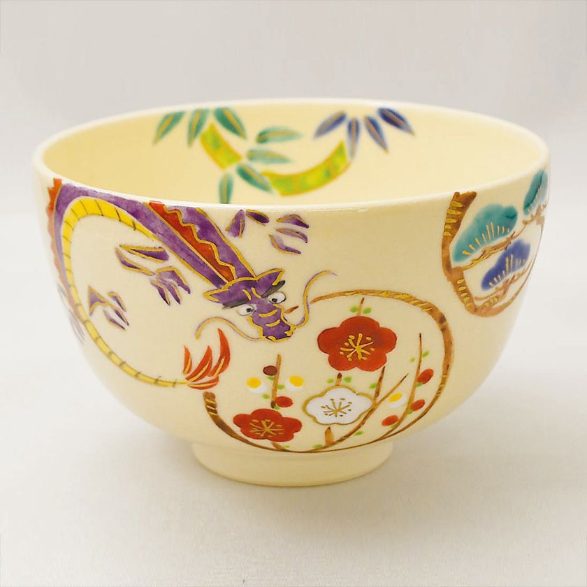 茶道具 抹茶茶碗（まっちゃちゃわん） 色絵茶碗 丸紋に龍 小野 志峰 干支 辰（たつ、タツ、龍、竜） 抹茶茶碗は茶の湯文化である表千家・裏千家の茶道具や抹茶を専門に扱う千紀園（せんきえん）が通販で販売しています。茶会また初心者向けのお稽古用にご利用いただける抹茶碗です。贈り物・ギフトにも人気です。