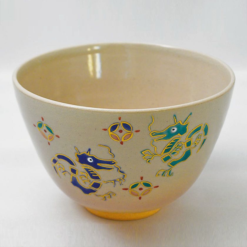 茶道具 抹茶茶碗（まっちゃちゃわん） 色絵茶碗 龍紋に七宝 木村 利斉 干支 辰（たつ、タツ、龍、竜） 抹茶茶碗は茶の湯文化である表千家・裏千家の茶道具や抹茶を専門に扱う千紀園（せんきえん）が通販で販売しています。茶会また初心者向けのお稽古用にご利用いただける抹茶碗です。贈り物・ギフトにも人気です。