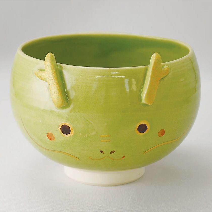 茶道具 抹茶茶碗（まっちゃちゃわん） 龍 茶碗 竹中 洸祥 干支 辰（たつ、タツ、龍、竜） 抹茶茶碗は茶の湯文化である表千家・裏千家の茶道具や抹茶を専門に扱う千紀園（せんきえん）が通販で販売しています。茶会また初心者向けのお稽古用にご利用いただける抹茶碗です。贈り物・ギフトにも人気です。