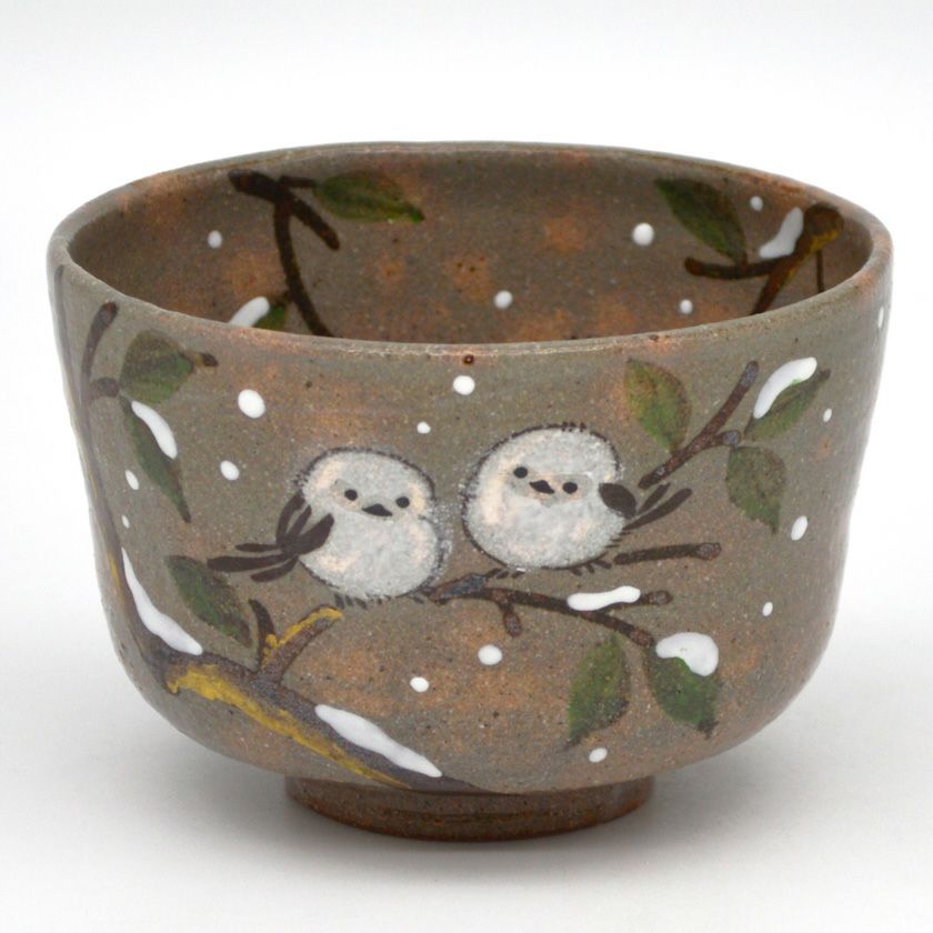 茶道具 抹茶茶碗（まっちゃちゃわん） 茶碗 乾山 シマエナガ（雪の妖精） 清和窯 抹茶茶碗は茶の湯文化である表千家・裏千家の茶道具や抹茶を専門に扱う千紀園（せんきえん）が通販で販売しています。茶会また初心者向けのお稽古用にご利用いただける抹茶碗です。贈り物・ギフトにも人気です。