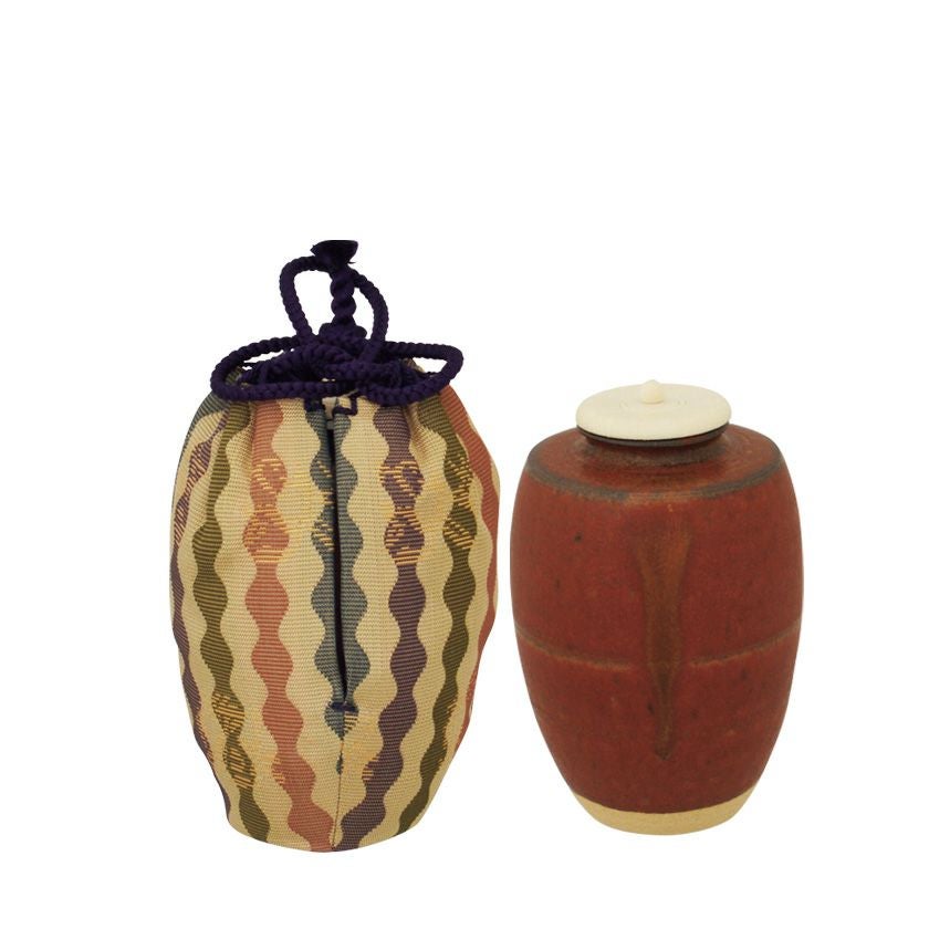 茶道具 茶入（ちゃいれ） 肩衝茶入 鉄赤 （仕覆：萬葉華文、蓋） 熊谷