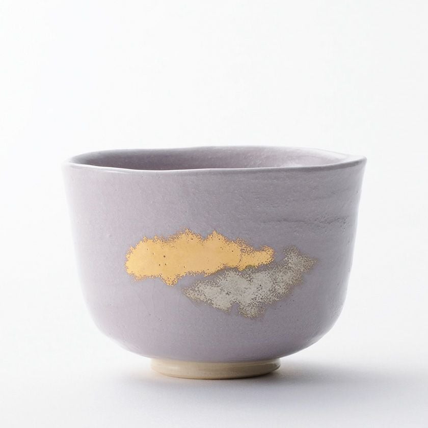 茶道具 抹茶茶碗（まっちゃちゃわん） 万能碗 スミレ金銀彩 楽入窯 抹茶茶碗は茶の湯文化である表千家・裏千家の茶道具や抹茶を専門に扱う千紀園（せんきえん）が通販で販売しています。茶会また初心者向けのお稽古用にご利用いただける抹茶碗です。贈り物・ギフトにも人気です。