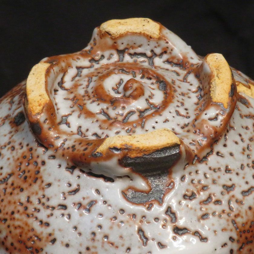 茶道具 抹茶茶碗（まっちゃちゃわん） 赤志野 茶碗 信楽焼 灰塚窯 木戸 貞昭 抹茶茶碗は茶の湯文化である表千家・裏千家の茶道具や抹茶を専門に扱う千紀園（せんきえん）が通販で販売しています。茶会また初心者向けのお稽古用にご利用いただける抹茶碗です。贈り物・ギフトにも人気です。