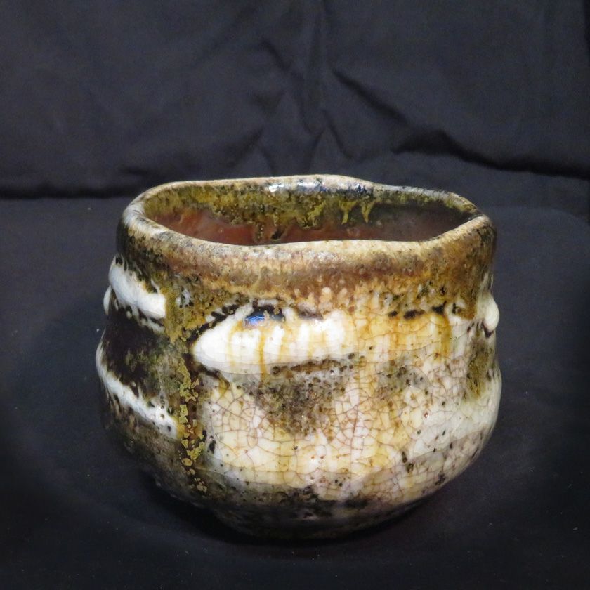 茶道具 抹茶茶碗（まっちゃちゃわん） はふり志野 茶碗 信楽焼 灰塚窯 木戸 貞昭 抹茶茶碗は茶の湯文化である表千家・裏千家の茶道具や抹茶を専門に扱う千紀園（せんきえん）が通販で販売しています。茶会また初心者向けのお稽古用にご利用いただける抹茶碗です。贈り物・ギフトにも人気です。