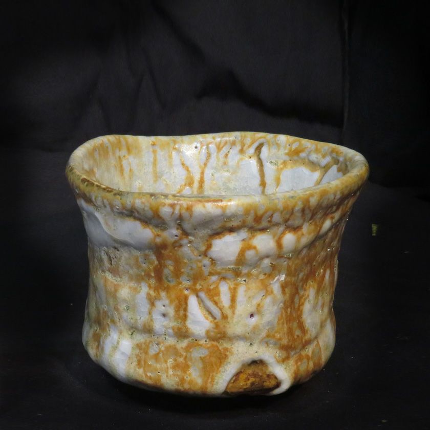 茶道具 抹茶茶碗（まっちゃちゃわん） 土灰志野 茶碗 信楽焼 灰塚窯 木戸 貞昭 抹茶茶碗は茶の湯文化である表千家・裏千家の茶道具や抹茶を専門に扱う千紀園（せんきえん）が通販で販売しています。茶会また初心者向けのお稽古用にご利用いただける抹茶碗です。贈り物・ギフトにも人気です。