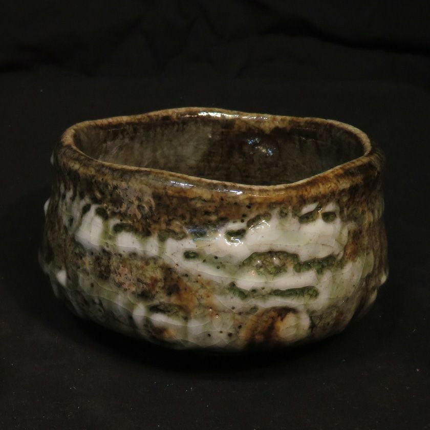 茶道具 抹茶茶碗（まっちゃちゃわん） 土灰志野 バタライ 茶碗 信楽焼 灰塚窯 木戸 貞昭 抹茶茶碗は茶の湯文化である表千家・裏千家の茶道具や抹茶を専門に扱う千紀園（せんきえん）が通販で販売しています。茶会また初心者向けのお稽古用にご利用いただける抹茶碗です。贈り物・ギフトにも人気です。