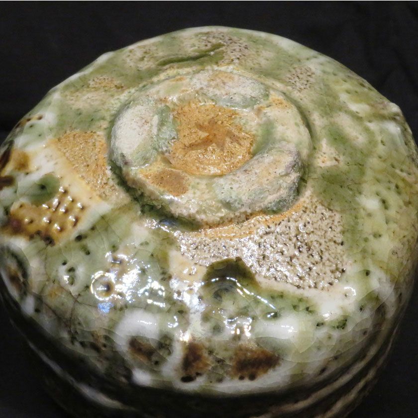 茶道具 抹茶茶碗（まっちゃちゃわん） 土灰志野 バタライ 茶碗 信楽焼 灰塚窯 木戸 貞昭 抹茶茶碗は茶の湯文化である表千家・裏千家の茶道具や抹茶を専門に扱う千紀園（せんきえん）が通販で販売しています。茶会また初心者向けのお稽古用にご利用いただける抹茶碗です。贈り物・ギフトにも人気です。