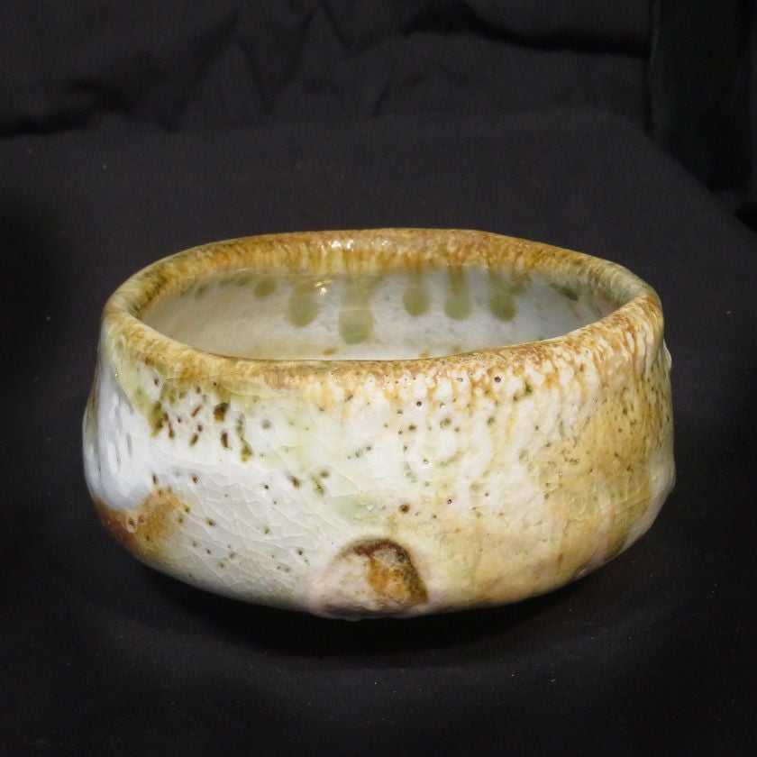 茶道具 抹茶茶碗（まっちゃちゃわん） はふり志野 バタライ 茶碗 信楽焼 灰塚窯 木戸 貞昭 抹茶茶碗は茶の湯文化である表千家・裏千家の茶道具や抹茶を専門に扱う千紀園（せんきえん）が通販で販売しています。茶会また初心者向けのお稽古用にご利用いただける抹茶碗です。贈り物・ギフトにも人気です。