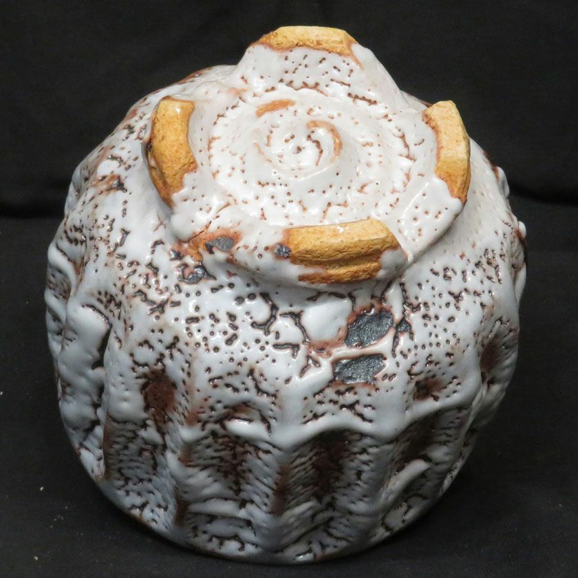 茶道具 抹茶茶碗（まっちゃちゃわん） ネズミ志野 シノギ 茶碗 信楽焼 灰塚窯 木戸 貞昭 抹茶茶碗は茶の湯文化である表千家・裏千家の茶道具や抹茶を専門に扱う千紀園（せんきえん）が通販で販売しています。茶会また初心者向けのお稽古用にご利用いただける抹茶碗です。贈り物・ギフトにも人気です。