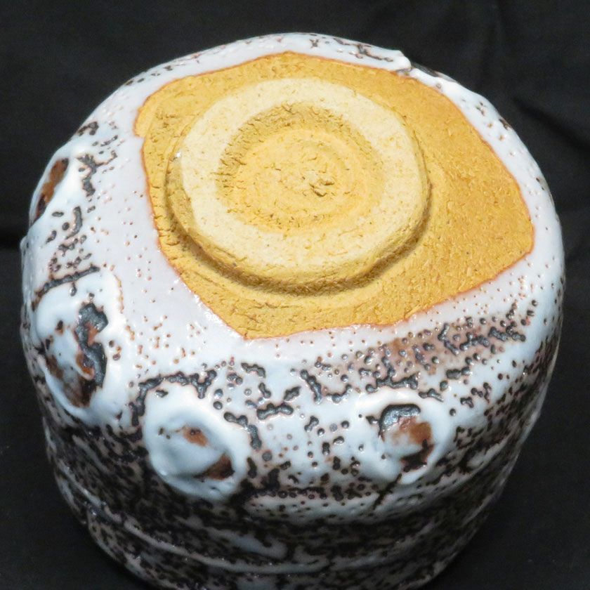 茶道具 抹茶茶碗（まっちゃちゃわん） ネズミ志野 茶碗 信楽焼 灰塚窯 木戸 貞昭 抹茶茶碗は茶の湯文化である表千家・裏千家の茶道具や抹茶を専門に扱う千紀園（せんきえん）が通販で販売しています。茶会また初心者向けのお稽古用にご利用いただける抹茶碗です。贈り物・ギフトにも人気です。