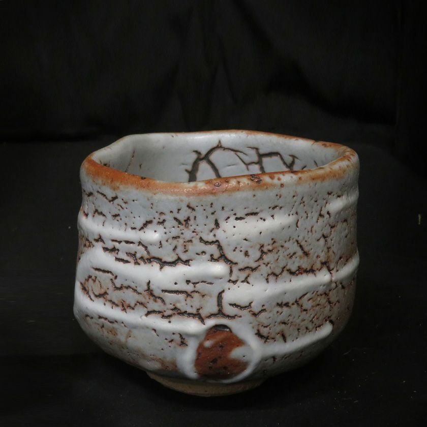 茶道具 抹茶茶碗（まっちゃちゃわん） ネズミ志野 茶碗 信楽焼 灰塚窯 木戸 貞昭 抹茶茶碗は茶の湯文化である表千家・裏千家の茶道具や抹茶を専門に扱う千紀園（せんきえん）が通販で販売しています。茶会また初心者向けのお稽古用にご利用いただける抹茶碗です。贈り物・ギフトにも人気です。