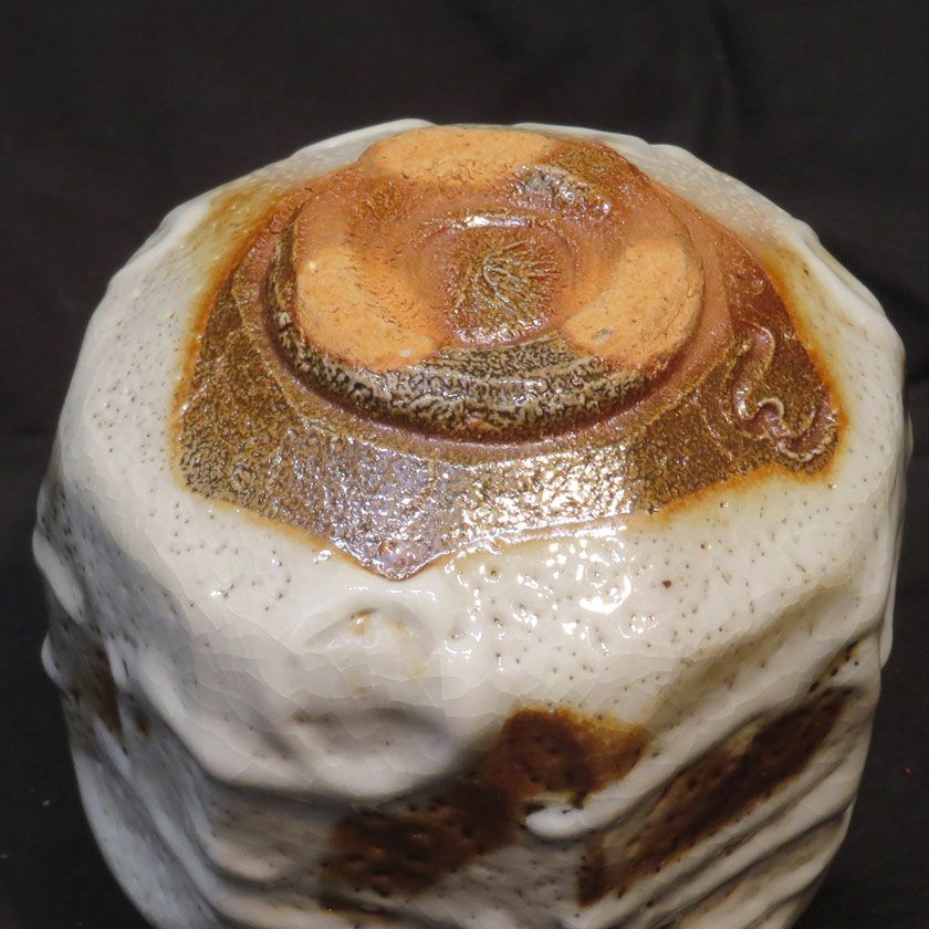 茶道具 抹茶茶碗（まっちゃちゃわん） はふり志野 茶碗 信楽焼 灰塚窯 木戸 貞昭 抹茶茶碗は茶の湯文化である表千家・裏千家の茶道具や抹茶を専門に扱う千紀園（せんきえん）が通販で販売しています。茶会また初心者向けのお稽古用にご利用いただける抹茶碗です。贈り物・ギフトにも人気です。