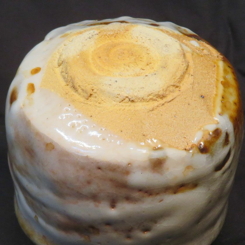 茶道具 抹茶茶碗（まっちゃちゃわん） はふり志野 茶碗 信楽焼 灰塚窯 木戸 貞昭 抹茶茶碗は茶の湯文化である表千家・裏千家の茶道具や抹茶を専門に扱う千紀園（せんきえん）が通販で販売しています。茶会また初心者向けのお稽古用にご利用いただける抹茶碗です。贈り物・ギフトにも人気です。