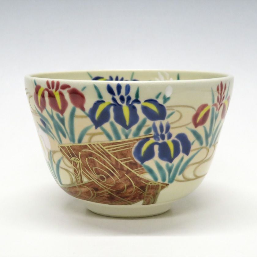 茶道具 抹茶茶碗（まっちゃちゃわん） 茶碗 色絵 八ツ橋に菖蒲 加藤 永山 端午の節句 こどもの日 抹茶茶碗は茶の湯文化である表千家・裏千家の茶道具や抹茶を専門に扱う千紀園（せんきえん）が通販で販売しています。茶会また初心者向けのお稽古用にご利用いただける抹茶碗です。贈り物・ギフトにも人気です。