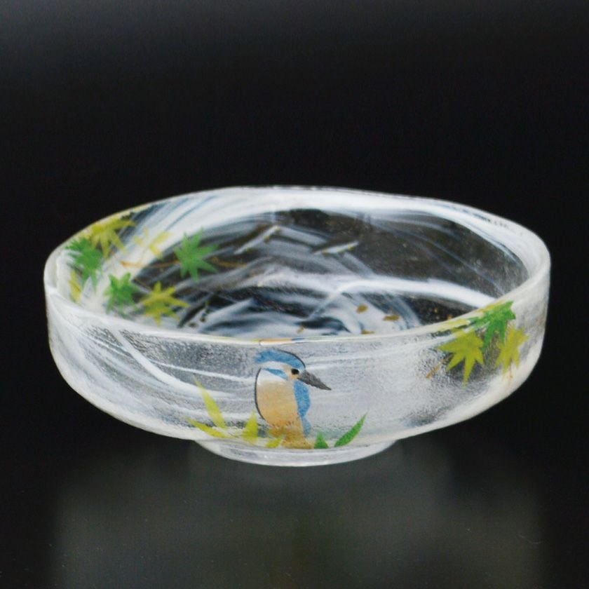 茶道具 平茶碗（ひらちゃわん） ガラス馬盥茶碗 川蝉に鮎 小手鞠窯 抹茶茶碗は茶の湯文化である表千家・裏千家の茶道具や抹茶を専門に扱う千紀園（せんきえん）が通販で販売しています。茶会また初心者向けのお稽古用にご利用いただける抹茶碗です。贈り物・ギフトにも人気です。