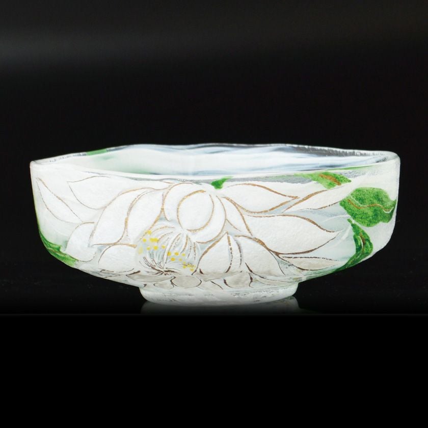 茶道具 平茶碗（ひらちゃわん） ガラス馬盥茶碗 月下美人 今岡 都 抹茶茶碗は茶の湯文化である表千家・裏千家の茶道具や抹茶を専門に扱う千紀園（せんきえん）が通販で販売しています。茶会また初心者向けのお稽古用にご利用いただける抹茶碗です。贈り物・ギフトにも人気です。