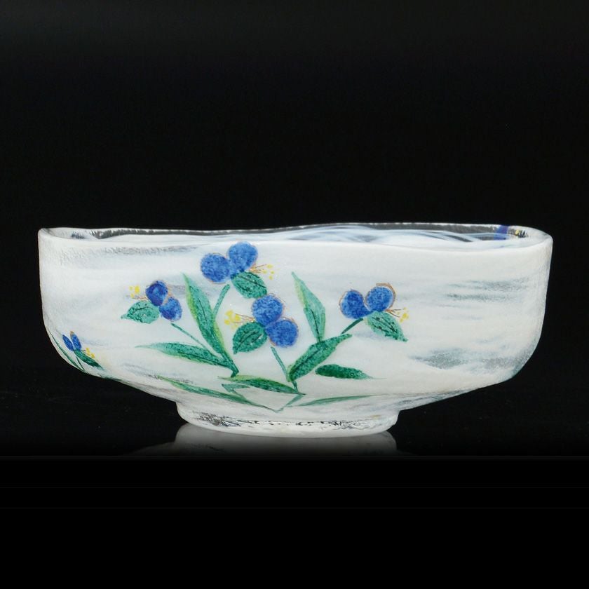 茶道具 平茶碗（ひらちゃわん） ガラス馬盥茶碗 露草 今岡 都 抹茶茶碗は茶の湯文化である表千家・裏千家の茶道具や抹茶を専門に扱う千紀園（せんきえん）が通販で販売しています。茶会また初心者向けのお稽古用にご利用いただける抹茶碗です。贈り物・ギフトにも人気です。