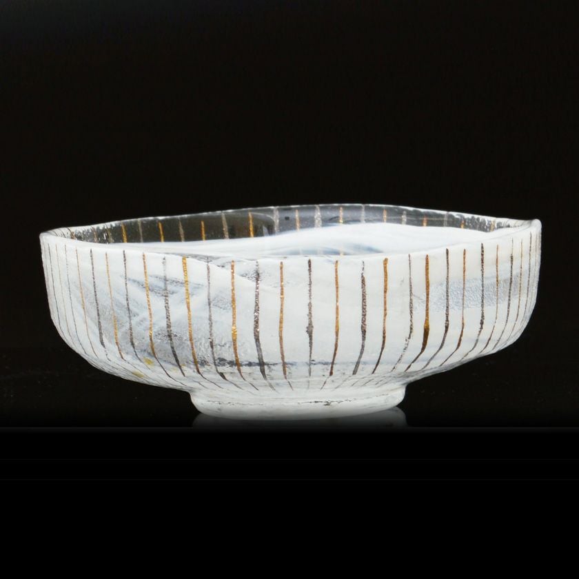 茶道具 平茶碗（ひらちゃわん） ガラス馬盥茶碗 プラチナ金 トクサ 今岡 都 抹茶茶碗は茶の湯文化である表千家・裏千家の茶道具や抹茶を専門に扱う千紀園（せんきえん）が通販で販売しています。茶会また初心者向けのお稽古用にご利用いただける抹茶碗です。贈り物・ギフトにも人気です。