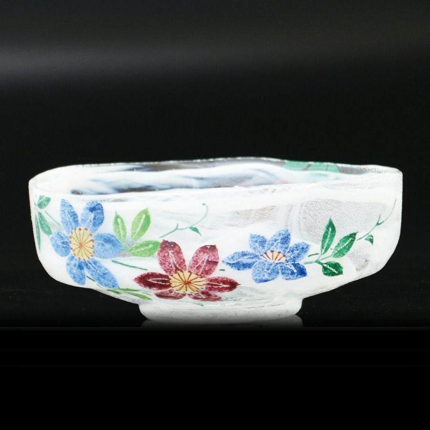 茶道具 平茶碗（ひらちゃわん） ガラス馬盥茶碗 鉄線 松本 明日香 抹茶茶碗は茶の湯文化である表千家・裏千家の茶道具や抹茶を専門に扱う千紀園（せんきえん）が通販で販売しています。茶会また初心者向けのお稽古用にご利用いただける抹茶碗です。贈り物・ギフトにも人気です。