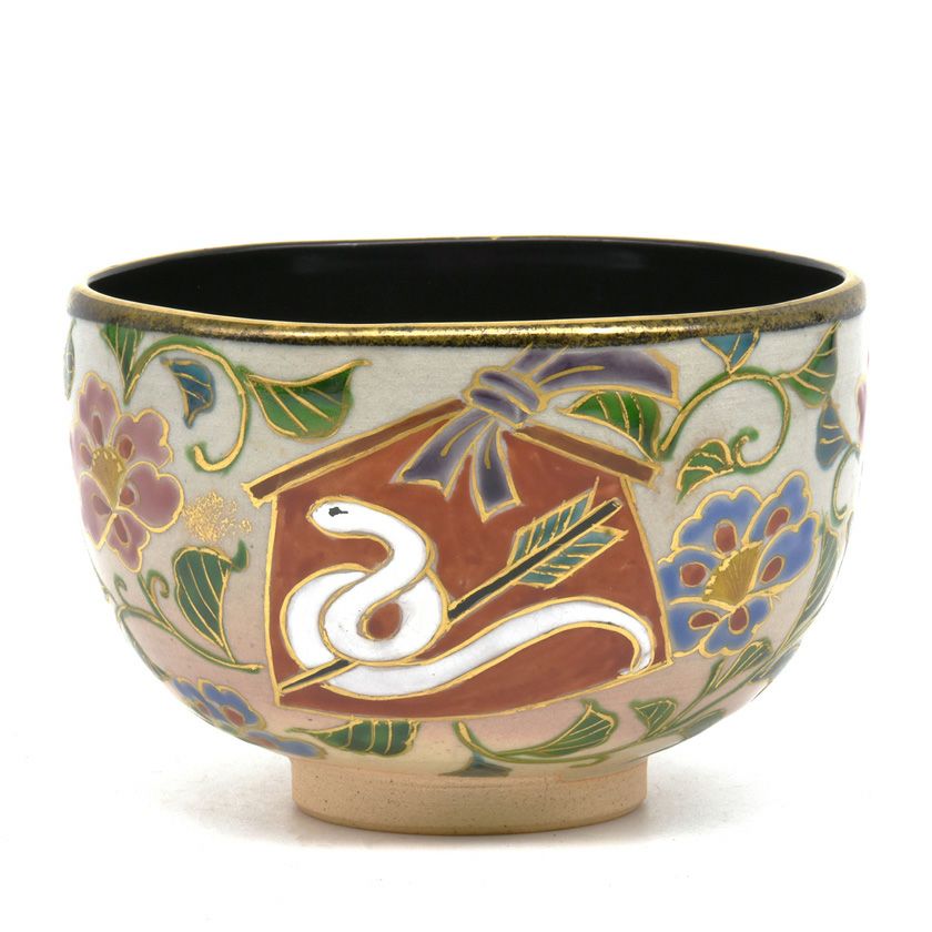 茶道具 抹茶茶碗（まっちゃちゃわん） 茶碗 乾山 花唐草・巳 壱休窯 干支 巳（み、蛇、へび） 抹茶茶碗は茶の湯文化である表千家・裏千家の茶道具や抹茶を専門に扱う千紀園（せんきえん）が通販で販売しています。茶会また初心者向けのお稽古用にご利用いただける抹茶碗です。贈り物・ギフトにも人気です。