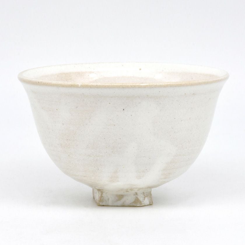 茶道具 抹茶茶碗（まっちゃちゃわん） 茶碗 粉引 巳高台 暁楽窯 干支 巳（み、蛇、へび） 抹茶茶碗は茶の湯文化である表千家・裏千家の茶道具や抹茶を専門に扱う千紀園（せんきえん）が通販で販売しています。茶会また初心者向けのお稽古用にご利用いただける抹茶碗です。贈り物・ギフトにも人気です。