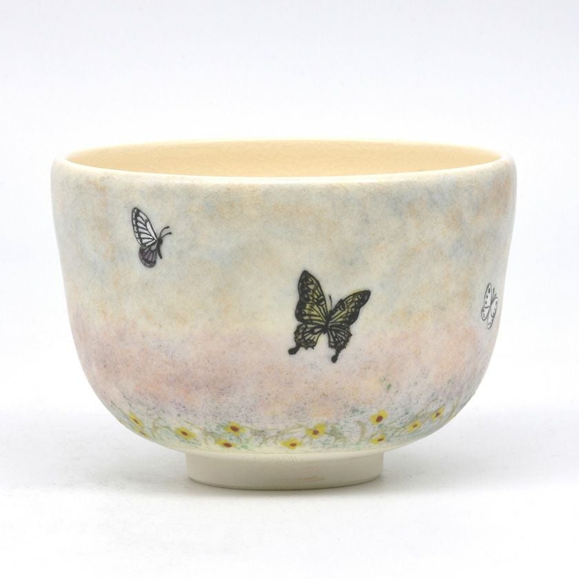 茶道具 小茶碗（こちゃわん） 小茶碗 夢（蝶々） 山岡 善高 お雛様 桃の節句 上巳の節句 抹茶茶碗は茶の湯文化である表千家・裏千家の茶道具や抹茶を専門に扱う千紀園（せんきえん）が通販で販売しています。茶会また初心者向けのお稽古用にご利用いただける抹茶碗です。贈り物・ギフトにも人気です。