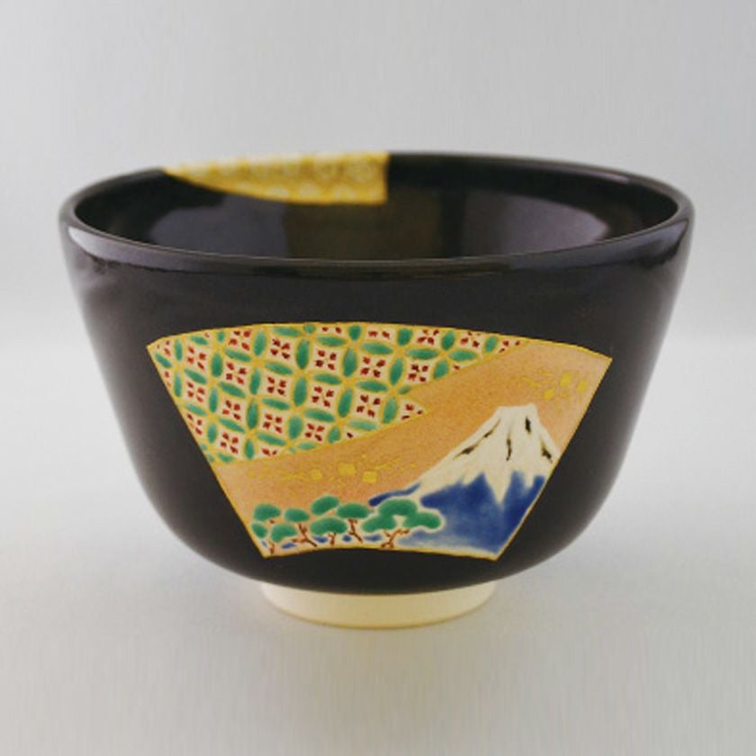 茶道具 抹茶茶碗（まっちゃちゃわん） 黒釉茶碗 扇面 初夢 通次 阿山 歌会始 勅題 御題「夢」 抹茶茶碗は茶の湯文化である表千家・裏千家の茶道具や抹茶を専門に扱う千紀園（せんきえん）が通販で販売しています。茶会また初心者向けのお稽古用にご利用いただける抹茶碗です。贈り物・ギフトにも人気です。