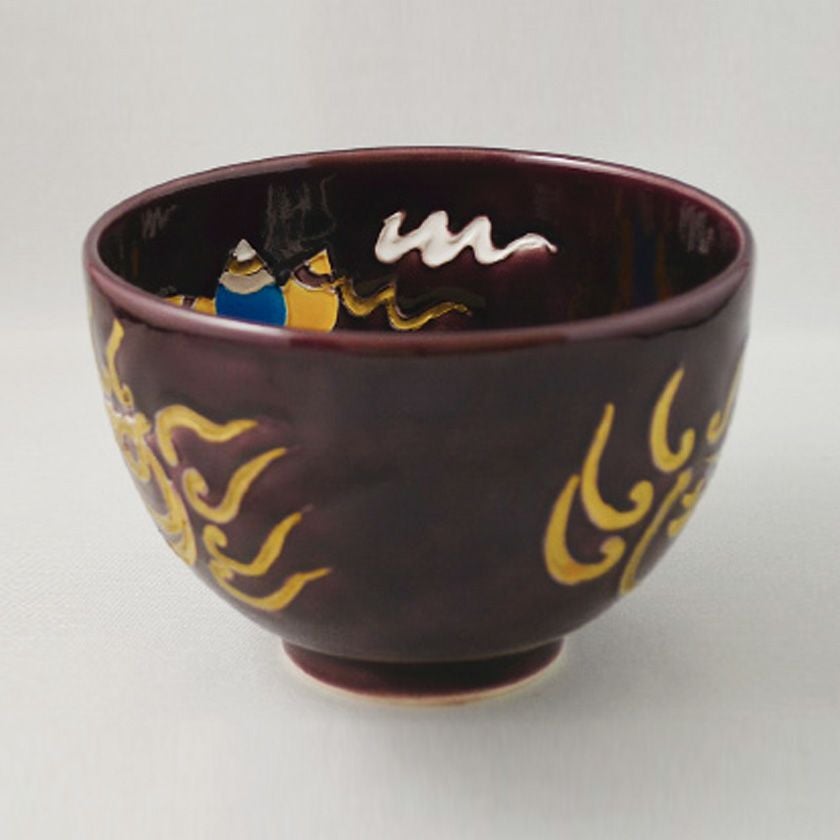 茶道具 抹茶茶碗（まっちゃちゃわん） 紫交趾茶碗 宝珠巳 利昇窯 干支 巳（み、蛇、へび） 抹茶茶碗は茶の湯文化である表千家・裏千家の茶道具や抹茶を専門に扱う千紀園（せんきえん）が通販で販売しています。茶会また初心者向けのお稽古用にご利用いただける抹茶碗です。贈り物・ギフトにも人気です。