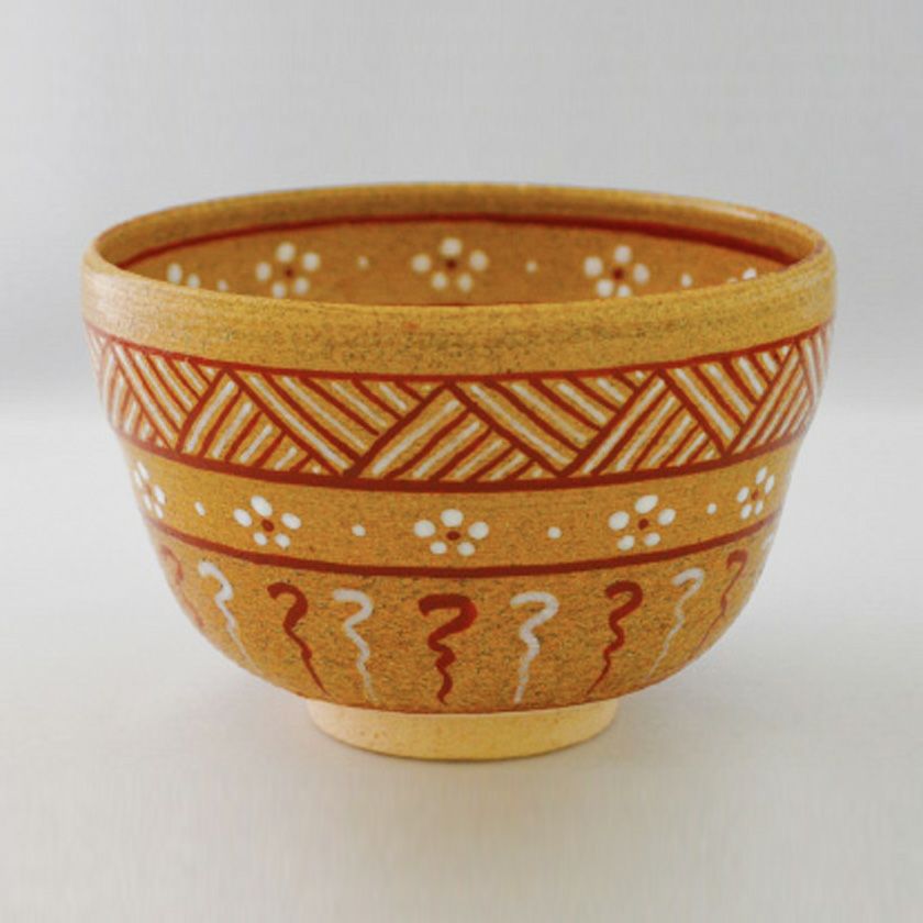 茶道具 抹茶茶碗（まっちゃちゃわん） 伊羅保茶碗 巳 八木 海峰 干支 巳（み、蛇、へび） 抹茶茶碗は茶の湯文化である表千家・裏千家の茶道具や抹茶を専門に扱う千紀園（せんきえん）が通販で販売しています。茶会また初心者向けのお稽古用にご利用いただける抹茶碗です。贈り物・ギフトにも人気です。