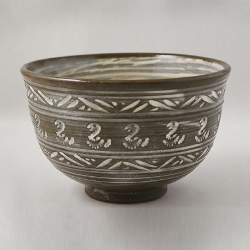 茶道具 抹茶茶碗（まっちゃちゃわん） 三島茶碗 巳 中村 良二 干支 巳（み、蛇、へび） 抹茶茶碗は茶の湯文化である表千家・裏千家の茶道具や抹茶を専門に扱う千紀園（せんきえん）が通販で販売しています。茶会また初心者向けのお稽古用にご利用いただける抹茶碗です。贈り物・ギフトにも人気です。